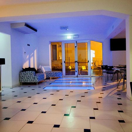 Hotel Leonardo Чезенатико Экстерьер фото