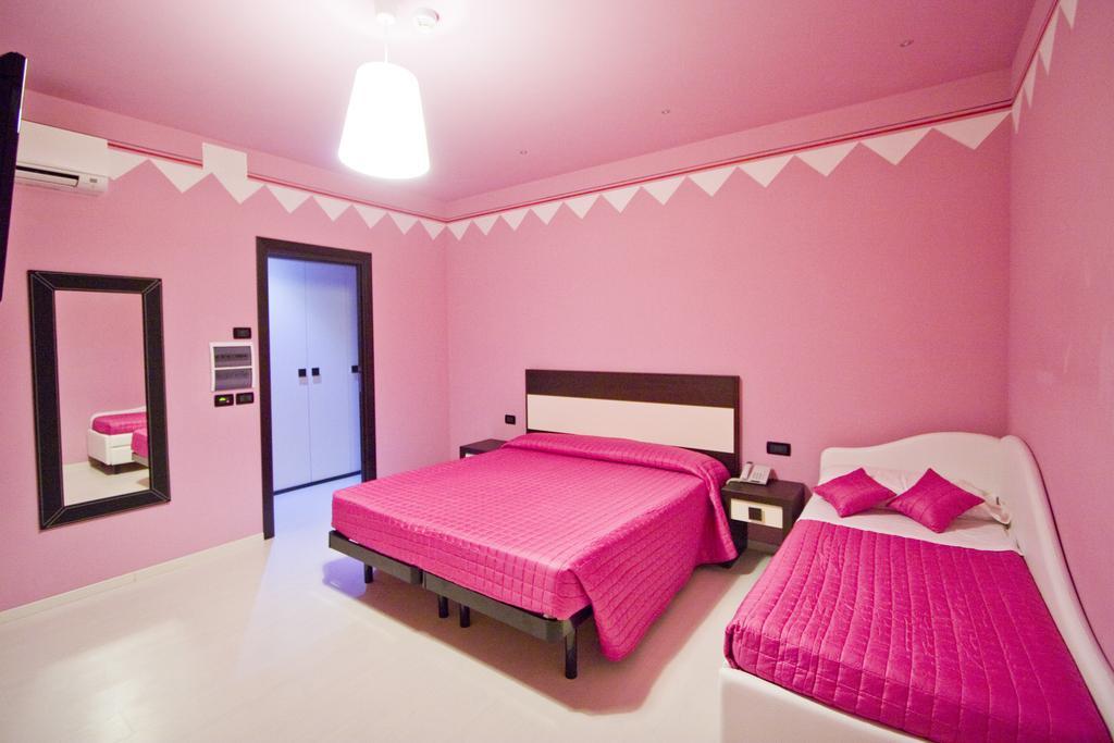 Hotel Leonardo Чезенатико Номер фото