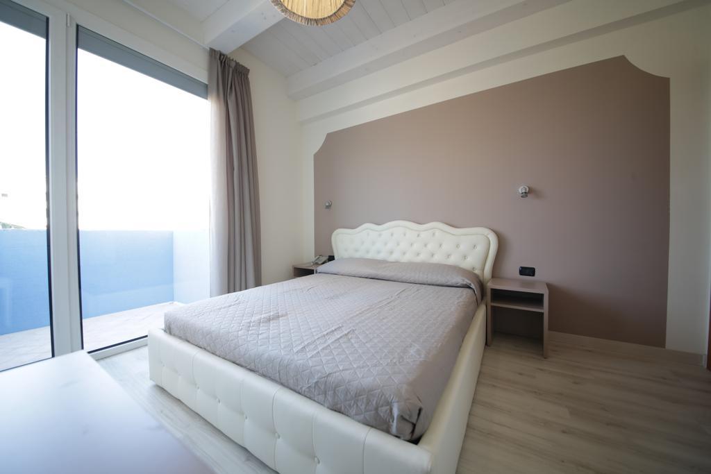 Hotel Leonardo Чезенатико Экстерьер фото